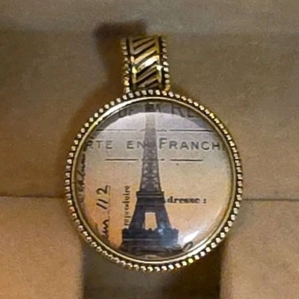 Magnabilities Interchangeable Pendant 1.25 In Round Gold Tone W/6 Inserts